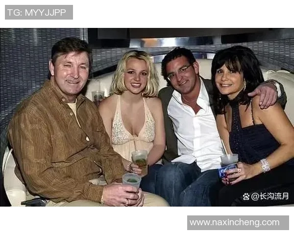 小甜甜布兰妮与足球明星的奇妙邂逅与跨界合作揭秘